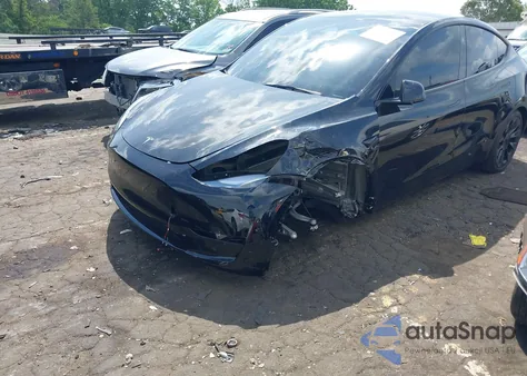 2025 Tesla Model Y Long Range Dual Motor All-Wheel Drive z USA, uszkodzony, nr VIN 7SAYGDED9SA356355